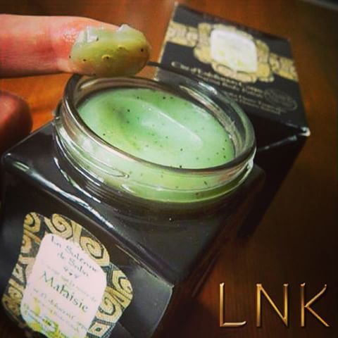 La Sultane de Saba  veido kaukė,veido pilingas,taukmedžio sviestas,veido serumas,kuno losijonas,kuno kremas,juodasis muilas,veido pilingas kuno pilngas veido kremas Kūno aliejai kūnui  kuno kvepalai, kuno dulksna,veido dulksna ,grozioplanas.lt