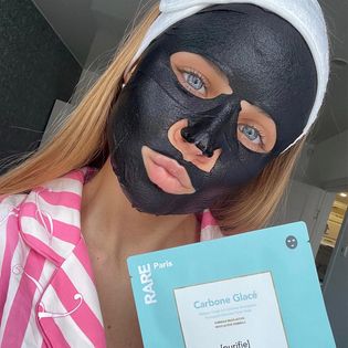 RARE Paris „Carbone Glacé“ yra valomoji veido kaukė grozioplanas.lt