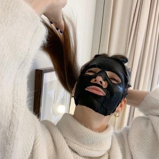 RARE Paris „Carbone Glacé“ yra valomoji veido kaukė grozioplanas.lt