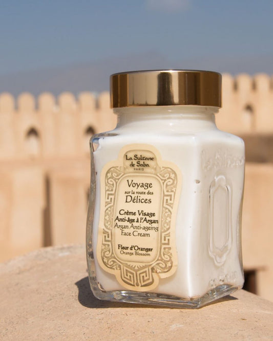 La Sultane de Saba  veido kaukė,veido pilingas,taukmedžio sviestas,veido serumas,kuno losijonas,kuno kremas,juodasis muilas,veido pilingas kuno pilngas veido kremas Kūno aliejai kūnui  kuno kvepalai, kuno dulksna,veido dulksna ,grozioplanas.lt