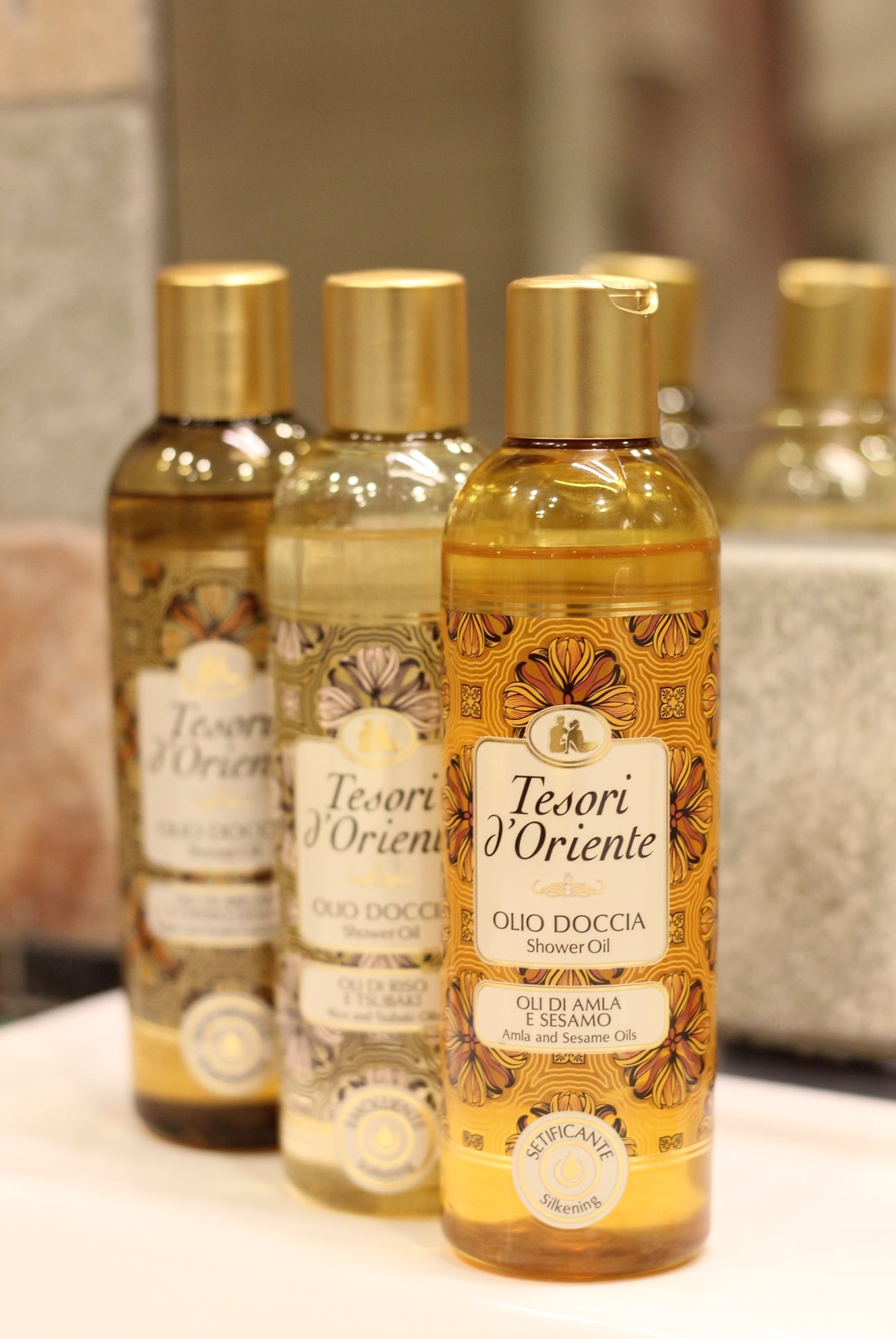 Tesori d'Oriente ryžių ir tsubaki aliejai - Aliejinė dušo želė Raminantis (250 ml)