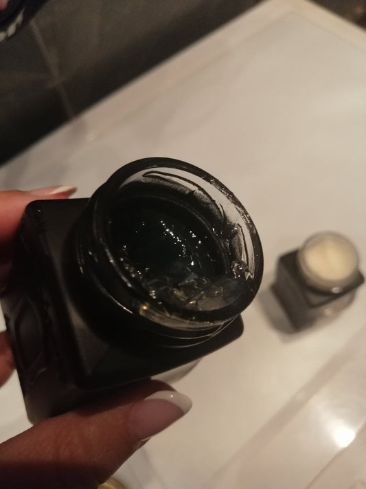 La Sultane de Saba veido kaukė,veido pilingas,taukmedžio sviestas,veido serumas,kuno losijonas,kuno kremas,juodasis muilas,veido pilingas kuno pilngas veido kremas Kūno aliejai kūnui kuno kvepalai, kuno dulksna,veido dulksna ,grozioplanas.lt