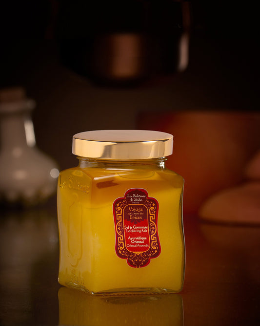 La Sultane de Saba Oriental Ayurvedic Scented Exfoliating Salts – gintaras, vanilė, pačiulis- druskos kūno šveitiklis