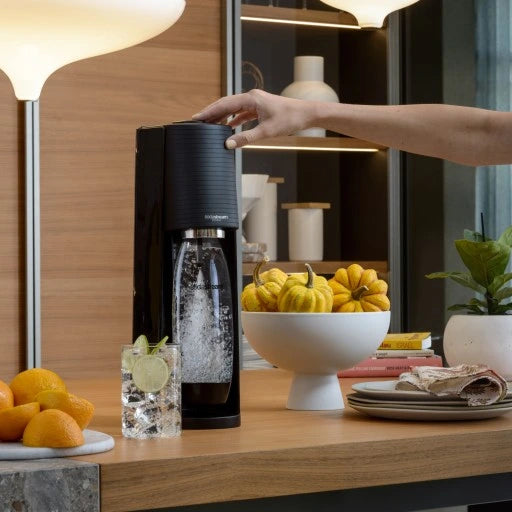 Gazuotų gėrimų gaminimo aparatas SodaStream Terra Black + 2 buteliukai grozioplanas.lt