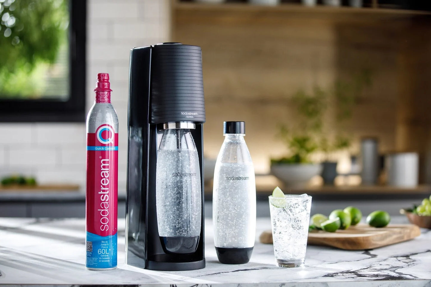 Gazuotų gėrimų gaminimo aparatas SodaStream Terra Black + 2 buteliukai