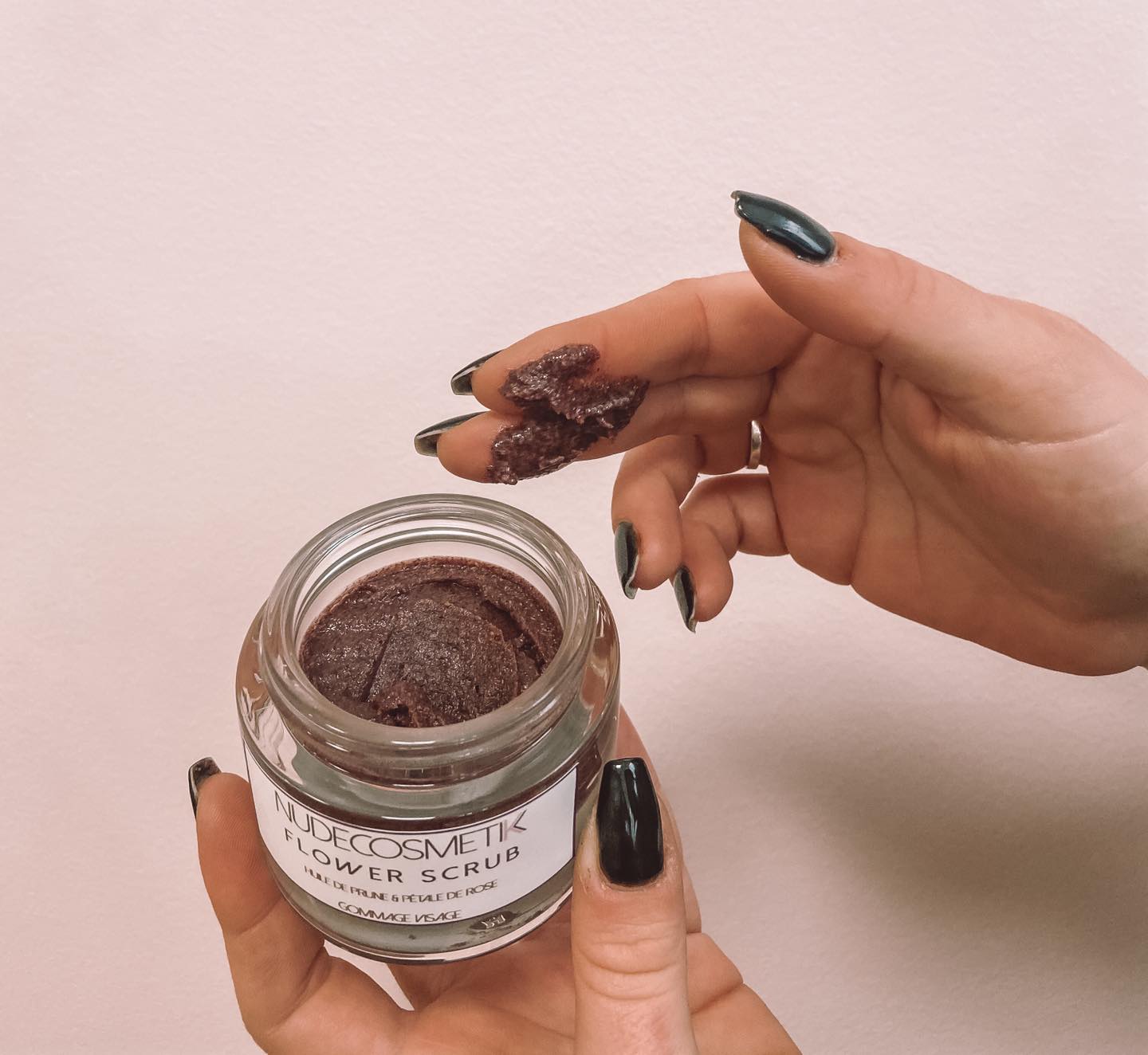 Veido gėlių šveitiklis pilingas lūpų šveitiklis pilingas grozioplanas.lt