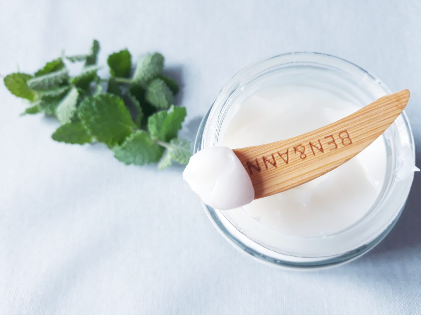 „White“ dantų pasta Ben & Anna