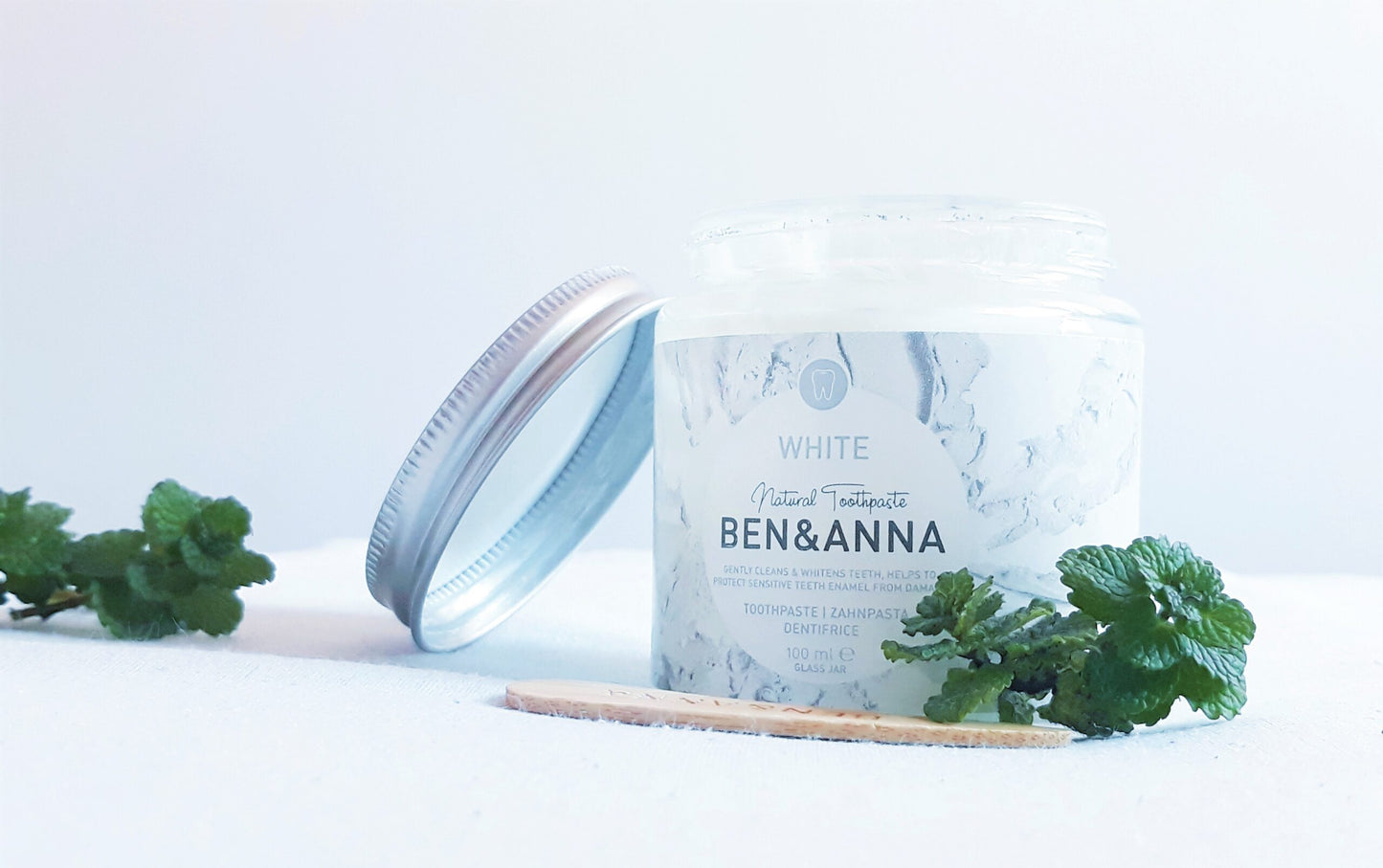 „White“ dantų pasta Ben & Anna