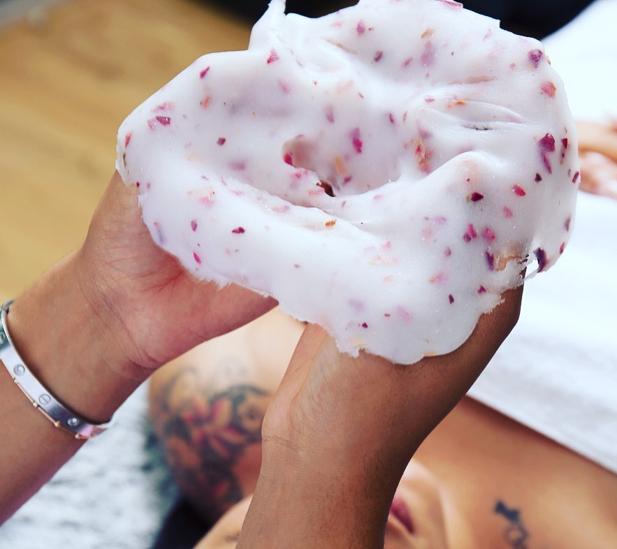 Cleopatre Beauty ® ® Kaukė Hialurono Rūgštis roziu vandens 24 karatu aukso kauke grozioplanas.lt