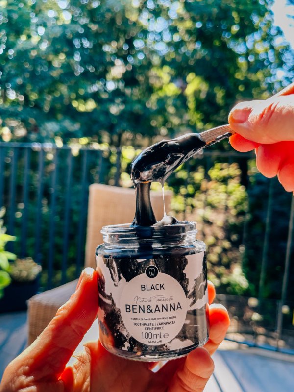 Anglies Dantų Pasta Ben & Anna