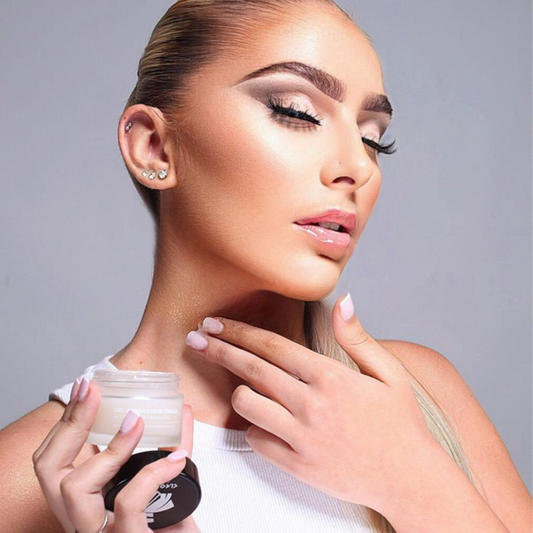 ® Veido Atkūrimo Gelis Su Sraigių Gleivėmis Ir Alaviju