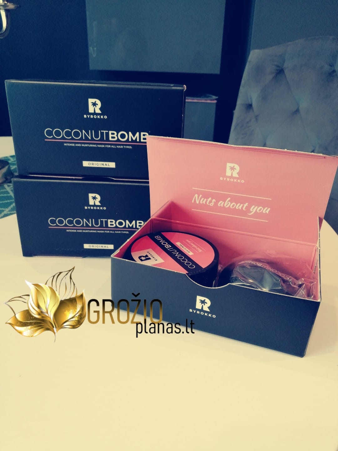 Byrokko Coconut Bomb Plaukų kaukė su Dovanų dėžute ir šukomis grozioplanas.lt