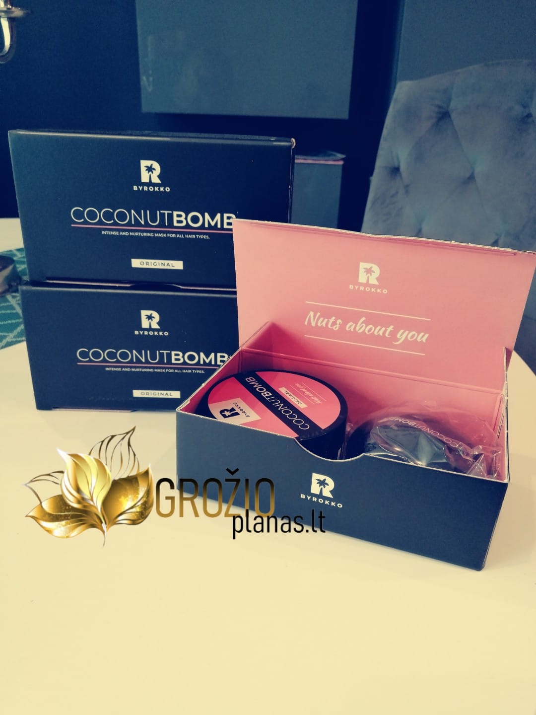 Byrokko Coconut Bomb Plaukų kaukė su Dovanų dėžute ir šukomis grozioplanas.lt