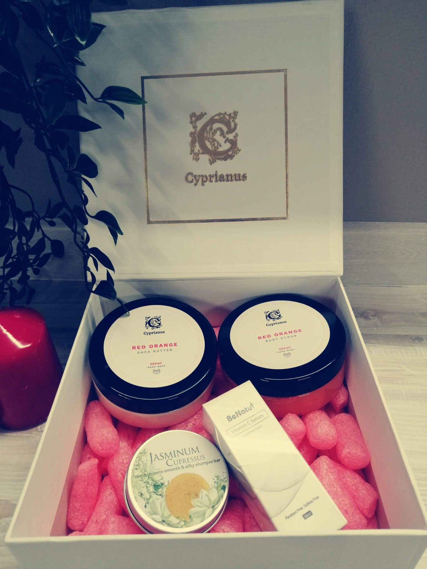 Cyprianus | Dovanų rinkinys su greipfruto kūno šveitikliu - grozioplanas.lt