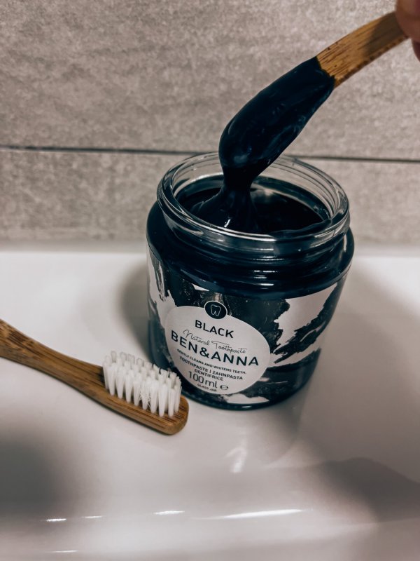 Anglies Dantų Pasta Ben & Anna