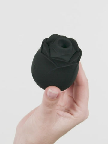 Vibratorius PENKIASDEŠIMT PILKŲ ATSPALVIŲ – SUCTION ROSE BLACK Klitorio Stimuliatorius ROŽĖ grozioplanas.lt